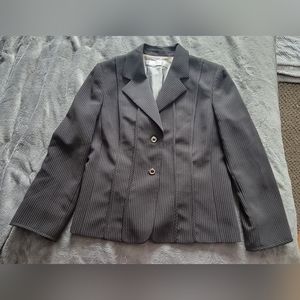 2 pc Tahari pin striped pant suit for women. Size 14.